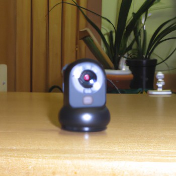 Le bouton avec une caméra espion intégrée est-il facile à utiliser?